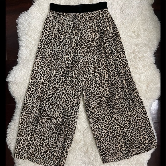 Zara Leopard Pleated Pants - Picture 2 of 3